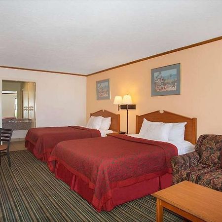 Economy Hotel Wichita- Florence St Экстерьер фото