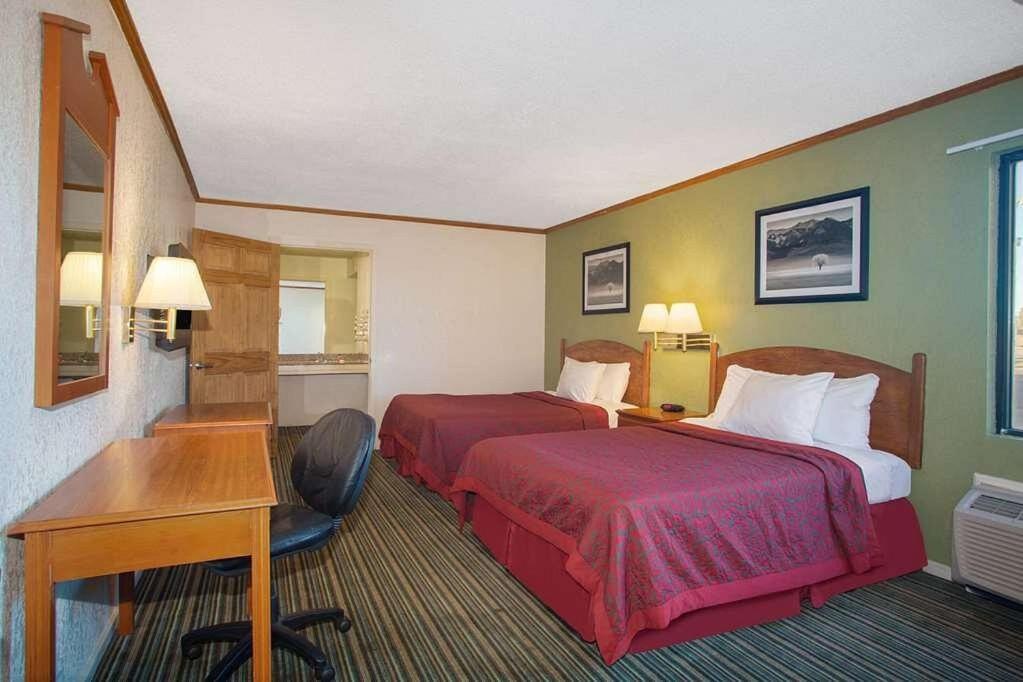 Economy Hotel Wichita- Florence St Экстерьер фото